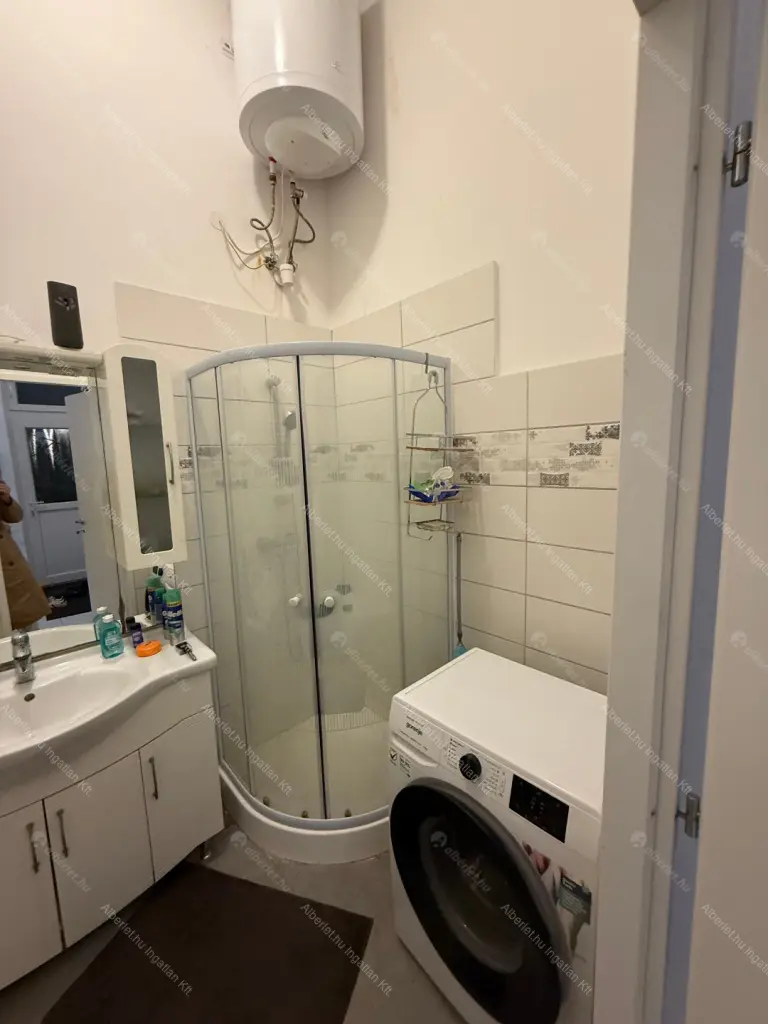 Kiadó albérlet 125000 Ft/hó áron: Budapest, VII. kerület  Csengery utca. Mérete: 58 nm, 3 szobás | Alberlet.hu - 6678176