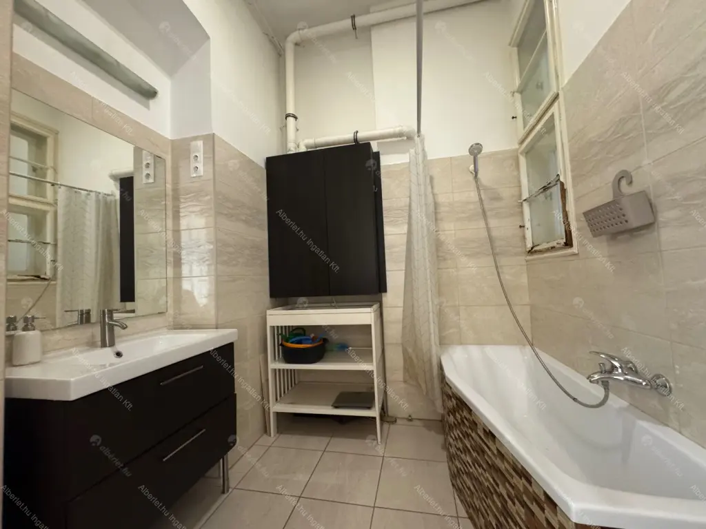 Kiadó albérlet 330000 Ft/hó áron: Budapest, VII. kerület  Dembinszky utca. Mérete: 96 nm, 3 szobás | Alberlet.hu - 6707273