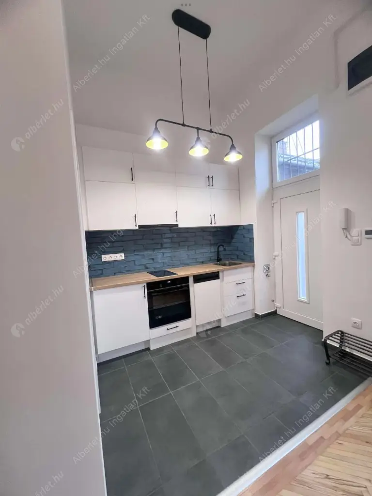 Kiadó albérlet 220000 Ft/hó áron: Budapest, VII. kerület  Dob utca. Mérete: 25 nm, 1 szobás | Alberlet.hu - 6587040