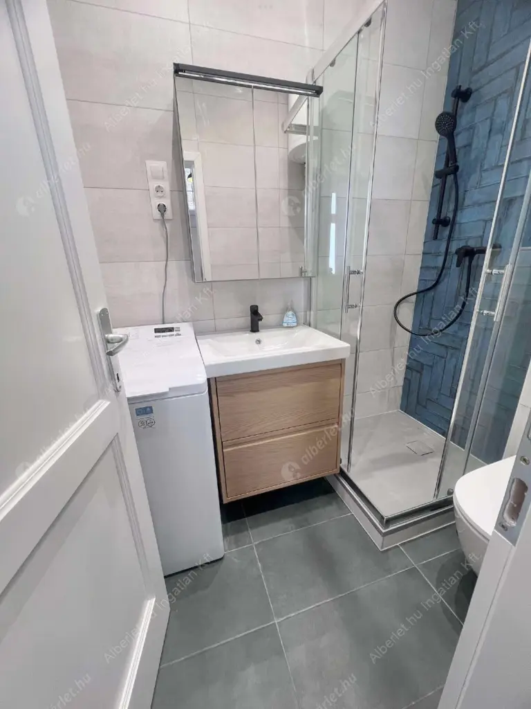 Kiadó albérlet 220000 Ft/hó áron: Budapest, VII. kerület  Dob utca. Mérete: 25 nm, 1 szobás | Alberlet.hu - 6587046