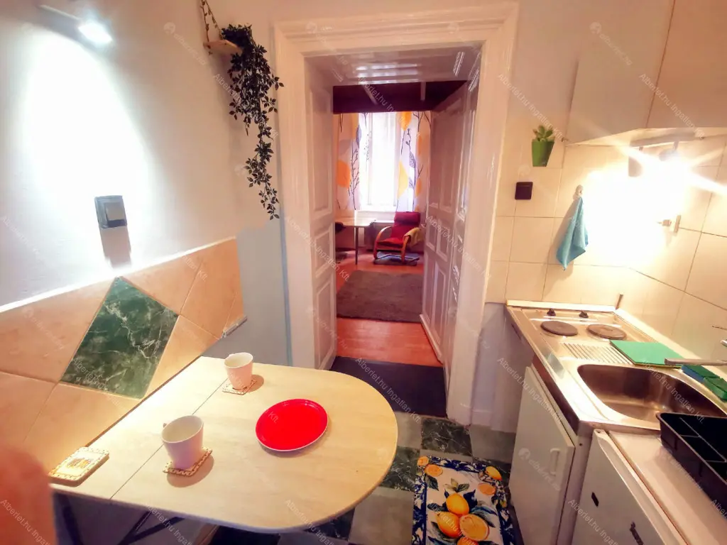 Kiadó albérlet 170000 Ft/hó áron: Budapest, VII. kerület  Dob utca. Mérete: 25 nm, 1 szobás | Alberlet.hu - 6664465