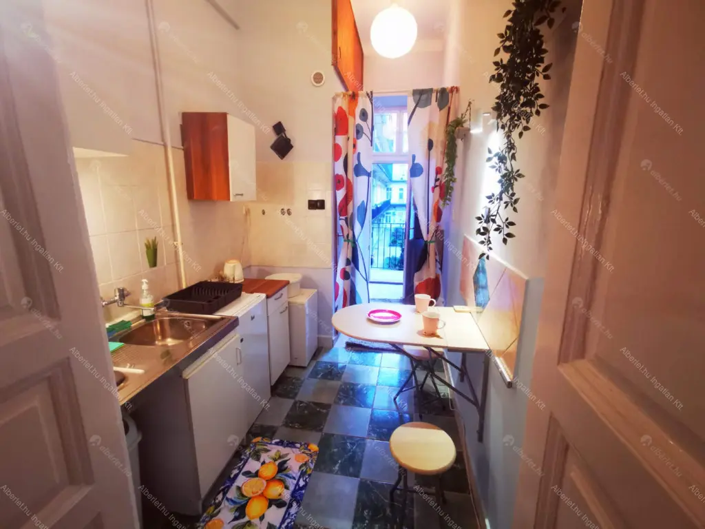 Kiadó albérlet 170000 Ft/hó áron: Budapest, VII. kerület  Dob utca. Mérete: 25 nm, 1 szobás | Alberlet.hu - 6664466