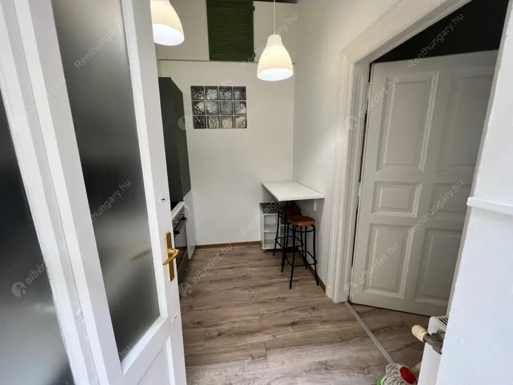 Kiadó albérlet 204000 Ft/hó áron: Budapest, VII. kerület  Dob utca. Mérete: 32 nm, 1 szobás | Alberlet.hu - 6563497