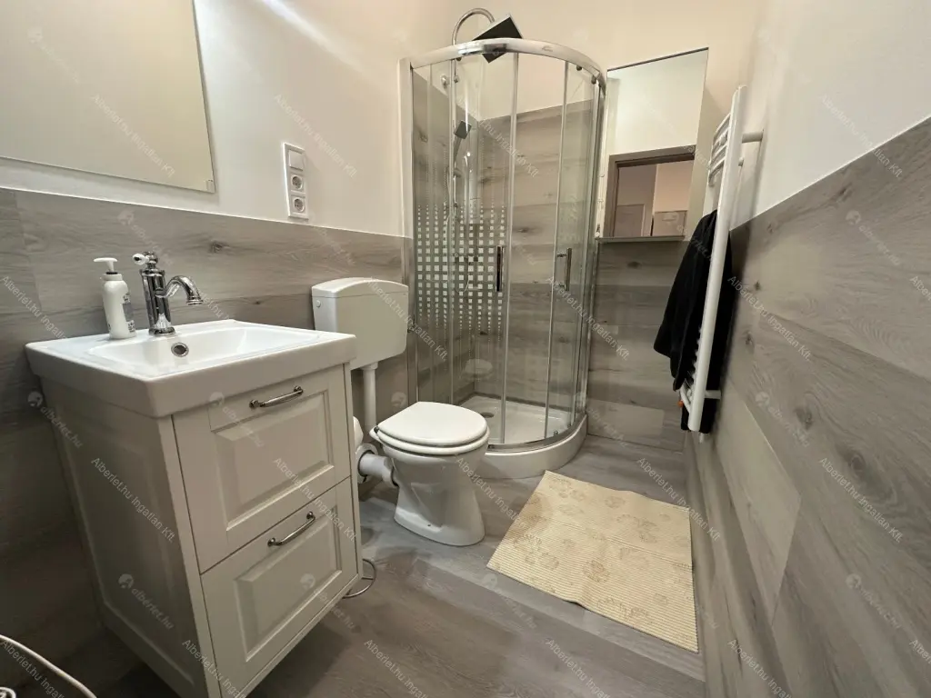 Kiadó albérlet 320000 Ft/hó áron: Budapest, VII. kerület  Dob utca. Mérete: 50 nm, 2 szobás | Alberlet.hu - 6681793