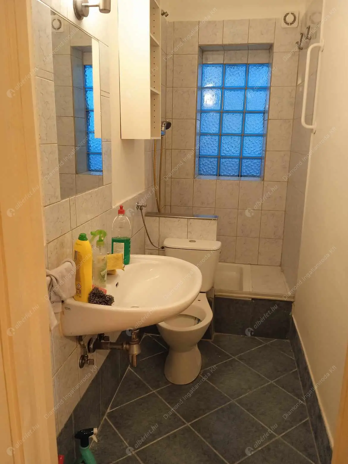 Kiadó albérlet 250000 Ft/hó áron: Budapest, VII. kerület  Dob utca. Mérete: 55 nm, 2 szobás | Alberlet.hu - 6390582