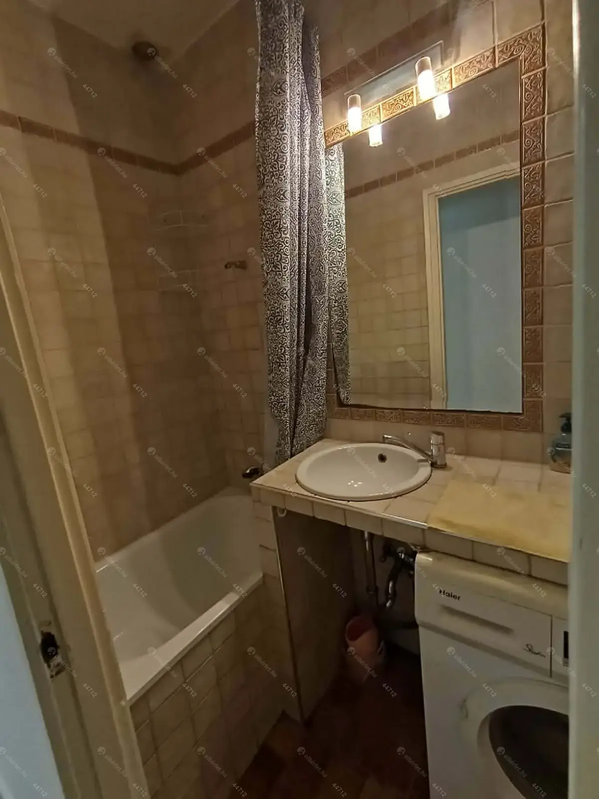 Kiadó albérlet 180000 Ft/hó áron: Budapest, VII. kerület  Dohány utca. Mérete: 36 nm, 1 szobás | Alberlet.hu - 6705208