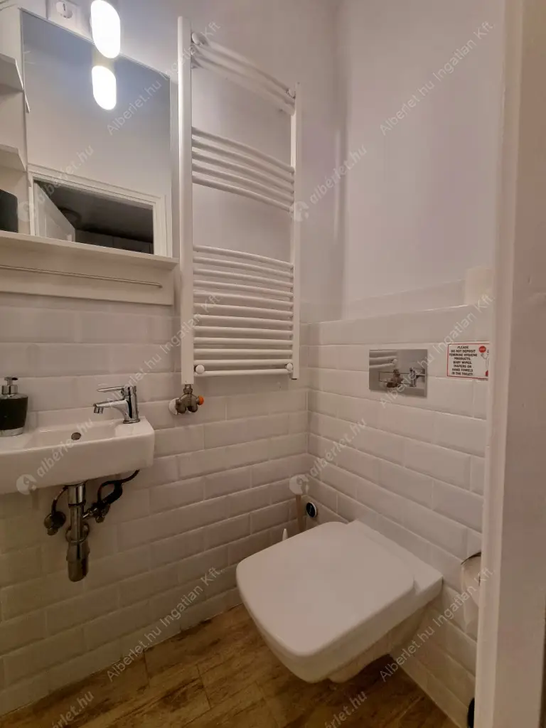 Kiadó albérlet 220000 Ft/hó áron: Budapest, VII. kerület  Dohány utca. Mérete: 36 nm, 1 szobás | Alberlet.hu - 6625704