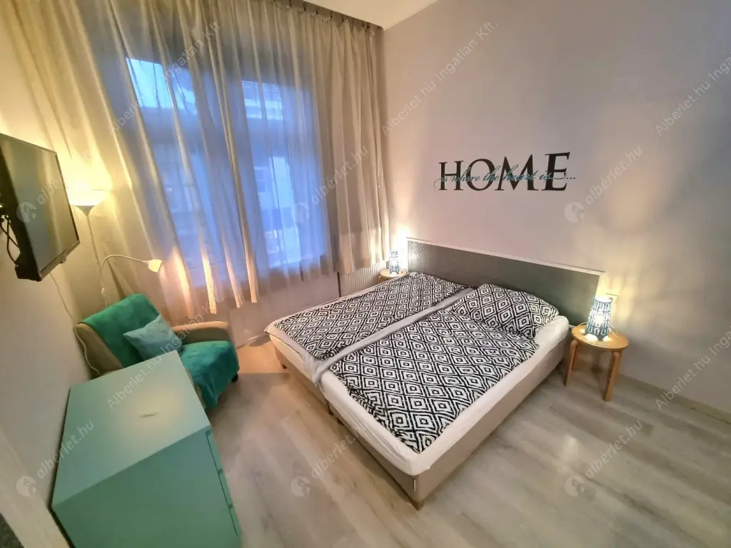 Kiadó albérlet 220000 Ft/hó áron: Budapest, VII. kerület  Dohány utca. Mérete: 36 nm, 1 szobás | Alberlet.hu - 6636181