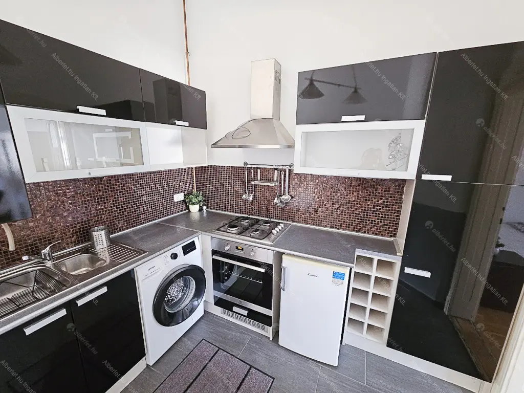 Kiadó albérlet 200000 Ft/hó áron: Budapest, VII. kerület  Dohány utca. Mérete: 37 nm, 1 szobás | Alberlet.hu - 6699044