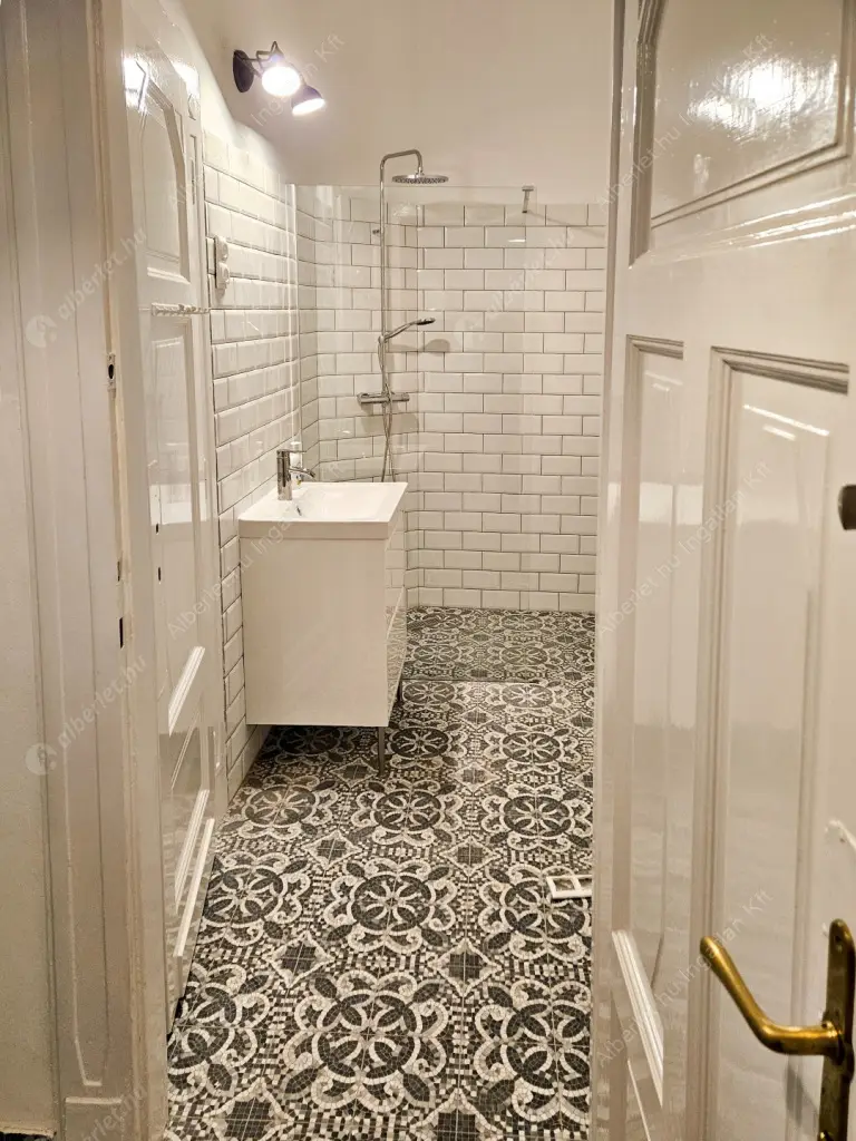 Kiadó albérlet 360000 Ft/hó áron: Budapest, VII. kerület  Dohány utca. Mérete: 63 nm, 3 szobás | Alberlet.hu - 6600593