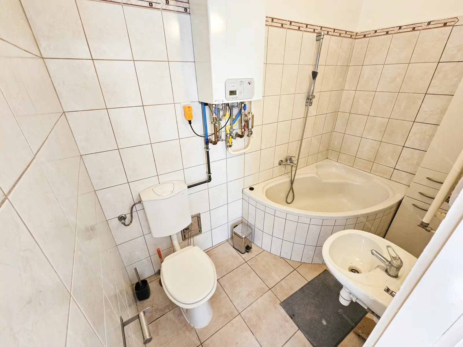 Kiadó albérlet 200000 Ft/hó áron: Budapest, VII. kerület  Dózsa György út. Mérete: 42 nm, 2 szobás | Alberlet.hu - 6669331