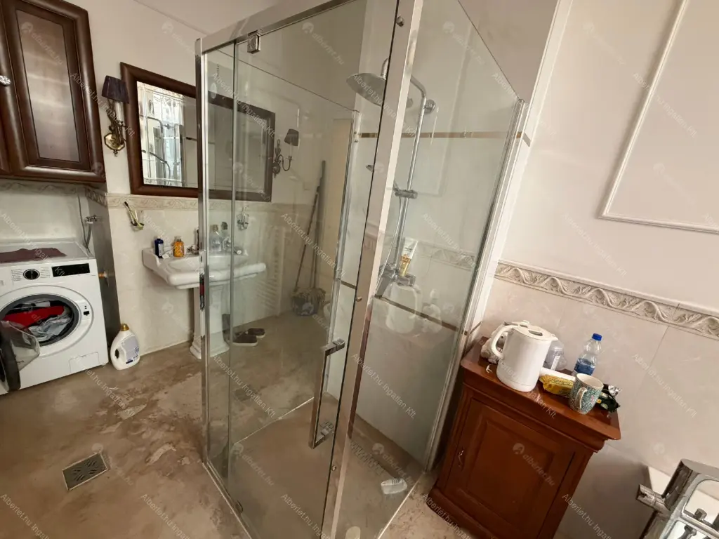 Kiadó albérlet 626000 Ft/hó áron: Budapest, VII. kerület  Erzsébet körút. Mérete: 150 nm, 4 szobás | Alberlet.hu - 6670996