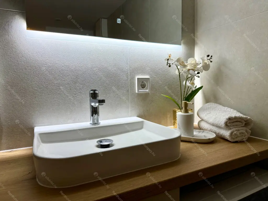 Kiadó albérlet 250000 Ft/hó áron: Budapest, VII. kerület  Erzsébet körút. Mérete: 29 nm, 1 szobás | Alberlet.hu - 6654332