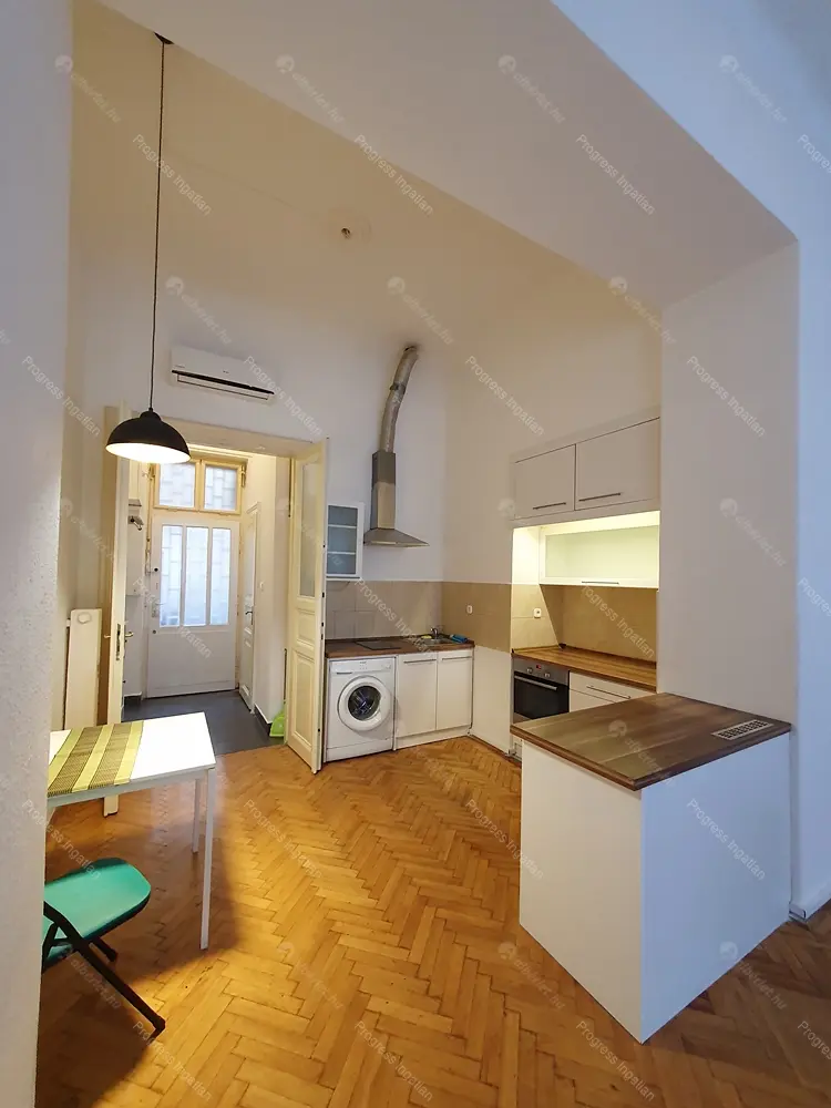 Kiadó albérlet 200000 Ft/hó áron: Budapest, VII. kerület  Erzsébet körút. Mérete: 38 nm, 1 szobás | Alberlet.hu - 6703134