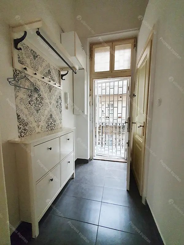 Kiadó albérlet 200000 Ft/hó áron: Budapest, VII. kerület  Erzsébet körút. Mérete: 38 nm, 1 szobás | Alberlet.hu - 6707822