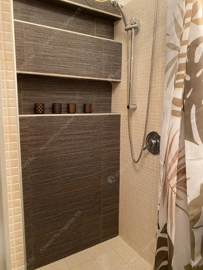 Kiadó albérlet 320000 Ft/hó áron: Budapest, VII. kerület  Erzsébet körút. Mérete: 55 nm, 2 szobás | Alberlet.hu - 6558849