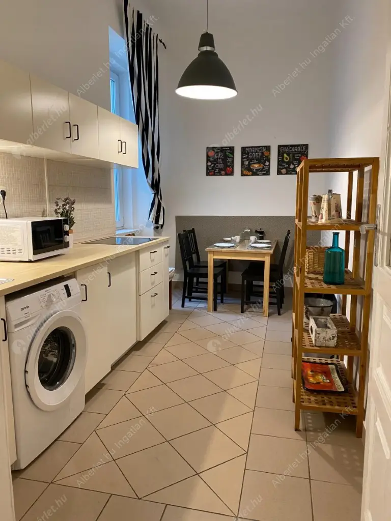 Kiadó albérlet 320000 Ft/hó áron: Budapest, VII. kerület  Erzsébet körút. Mérete: 55 nm, 2 szobás | Alberlet.hu - 6558851