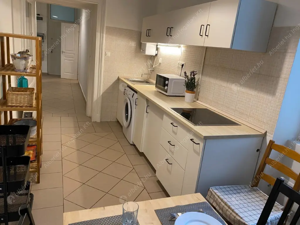 Kiadó albérlet 320000 Ft/hó áron: Budapest, VII. kerület  Erzsébet körút. Mérete: 55 nm, 2 szobás | Alberlet.hu - 6558852