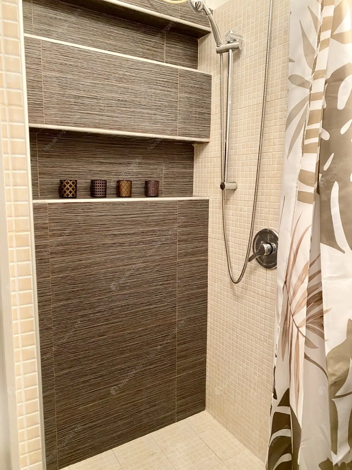 Kiadó albérlet 260000 Ft/hó áron: Budapest, VII. kerület  Erzsébet körút. Mérete: 55 nm, 1 szobás | Alberlet.hu - 6585824