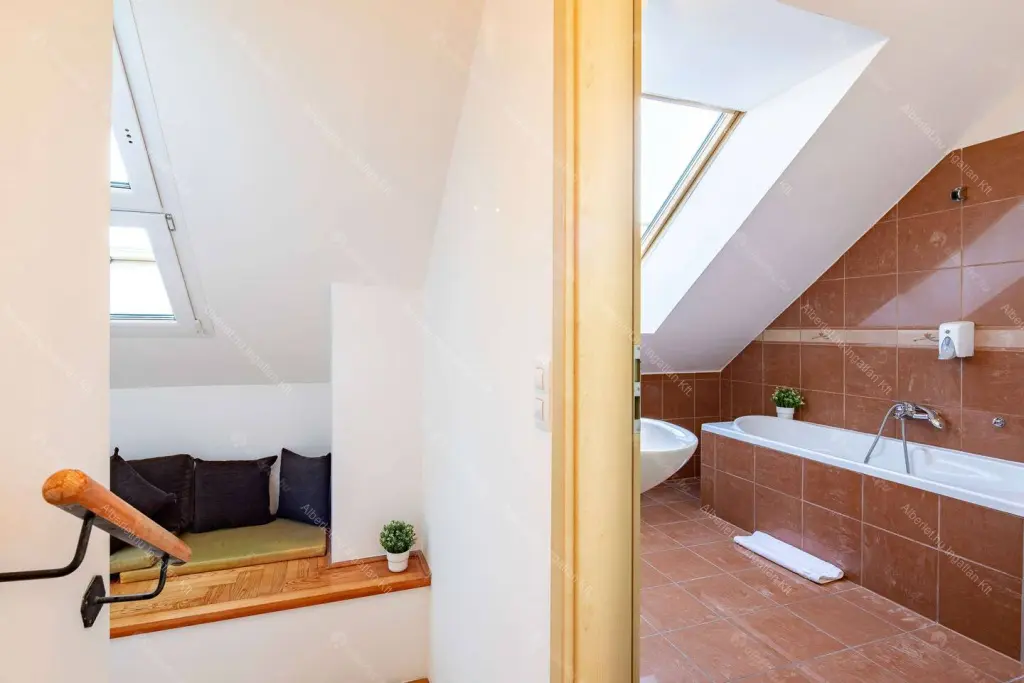 Kiadó albérlet 350000 Ft/hó áron: Budapest, VII. kerület  Gozsdu udvar. Mérete: 57 nm, 2 szobás | Alberlet.hu - 6647726