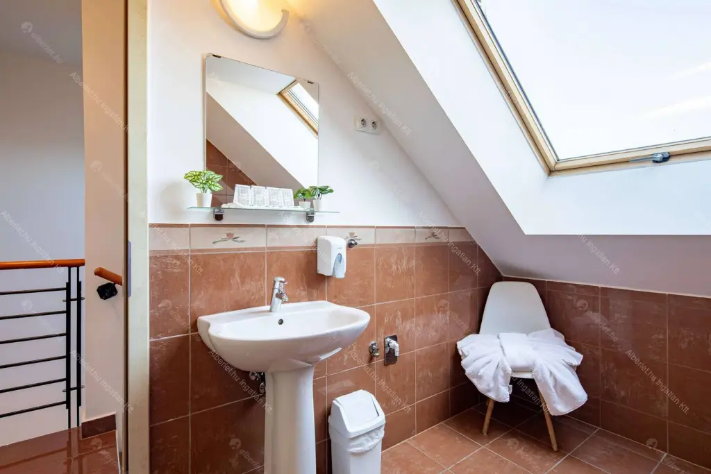 Kiadó albérlet 350000 Ft/hó áron: Budapest, VII. kerület  Gozsdu udvar. Mérete: 57 nm, 2 szobás | Alberlet.hu - 6662125