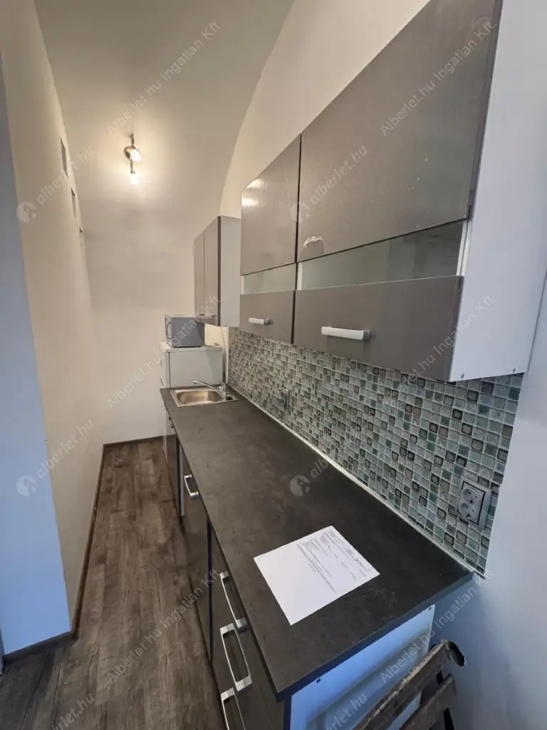 Kiadó albérlet 200000 Ft/hó áron: Budapest, VII. kerület  Hársfa utca. Mérete: 25 nm, 1 szobás | Alberlet.hu - 6551276
