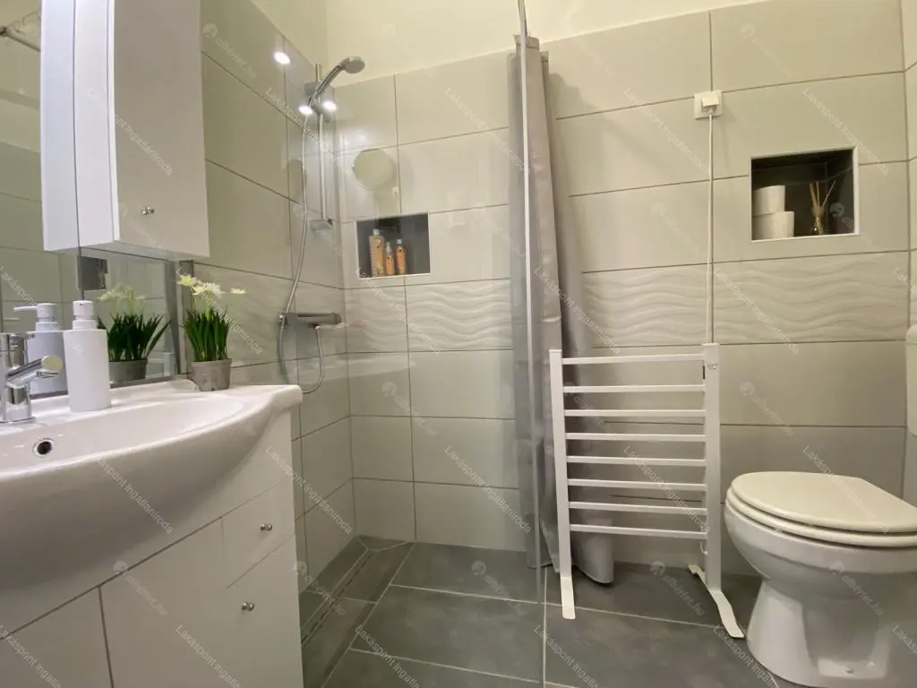 Kiadó albérlet 200000 Ft/hó áron: Budapest, VII. kerület  Hernád utca. Mérete: 28 nm, 1 szobás | Alberlet.hu - 6667331