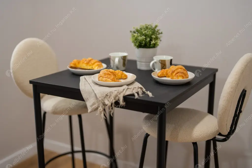 Kiadó albérlet 580000 Ft/hó áron: Budapest, VII. kerület  Holló utca. Mérete: 73 nm, 3 szobás | Alberlet.hu - 6578490