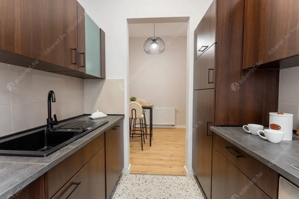 Kiadó albérlet 580000 Ft/hó áron: Budapest, VII. kerület  Holló utca. Mérete: 73 nm, 3 szobás | Alberlet.hu - 6578494