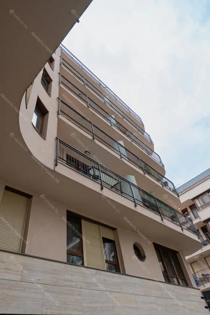 Kiadó albérlet 400000 Ft/hó áron: Budapest, VII. kerület  Holló utca. Mérete: 73 nm, 3 szobás | Alberlet.hu - 6683493