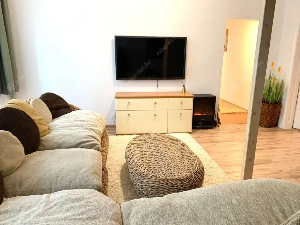 Kiadó albérlet 623000 Ft/hó áron: Budapest, VII. kerület  Huszár utca. Mérete: 80 nm, 3 szobás | Alberlet.hu - 6568474