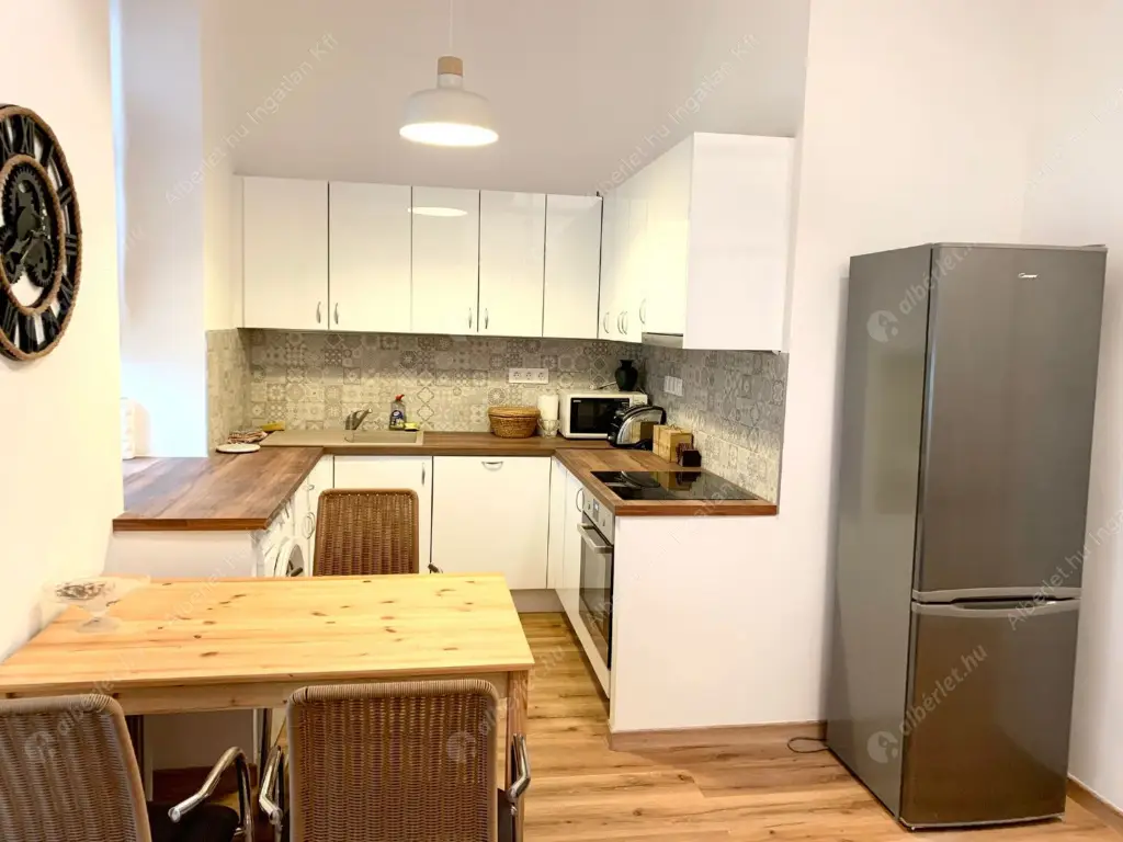 Kiadó albérlet 623000 Ft/hó áron: Budapest, VII. kerület  Huszár utca. Mérete: 80 nm, 3 szobás | Alberlet.hu - 6568490