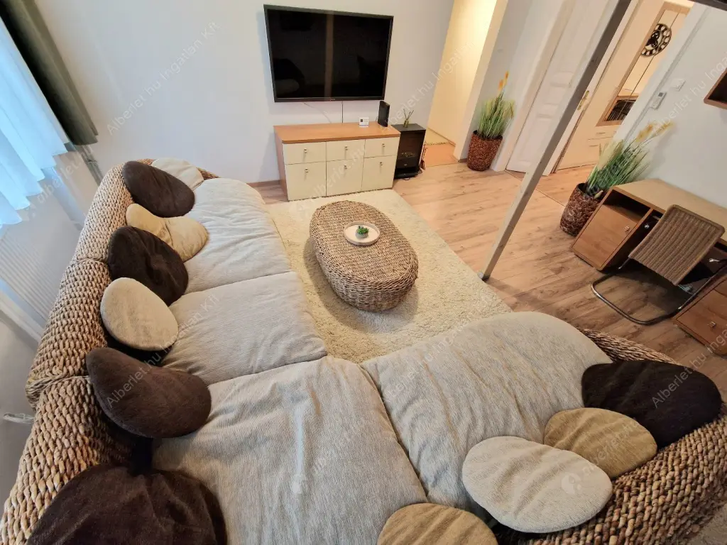 Kiadó albérlet 459000 Ft/hó áron: Budapest, VII. kerület  Huszár utca. Mérete: 80 nm, 3 szobás | Alberlet.hu - 6634103