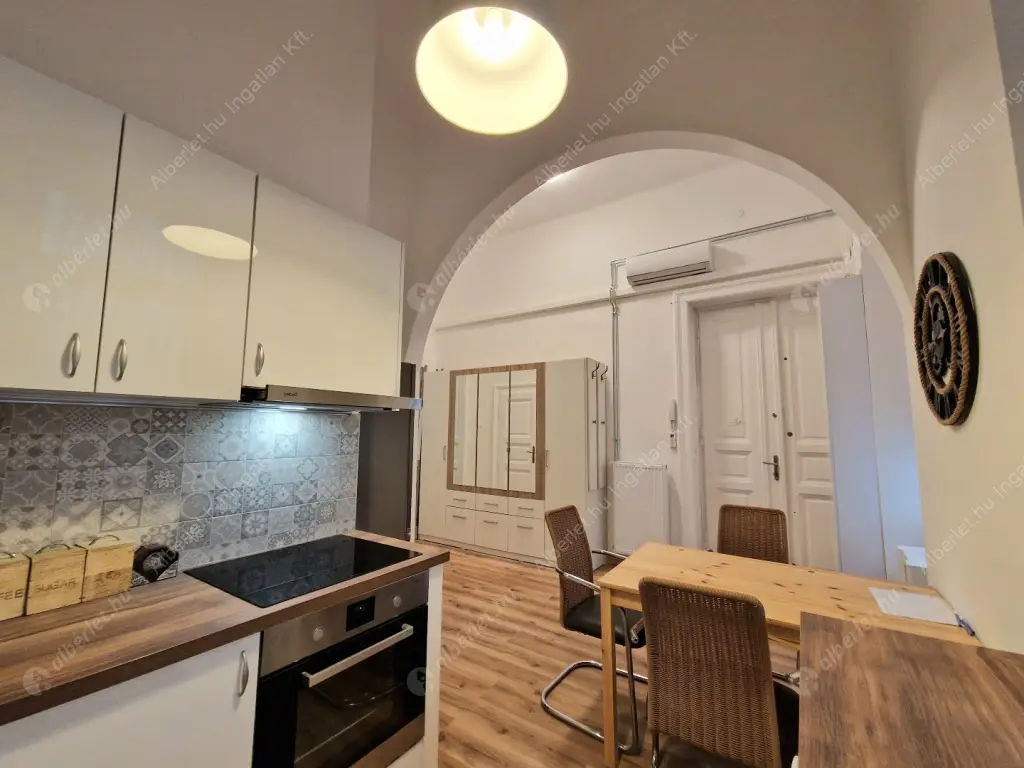Kiadó albérlet 459000 Ft/hó áron: Budapest, VII. kerület  Huszár utca. Mérete: 80 nm, 3 szobás | Alberlet.hu - 6634117