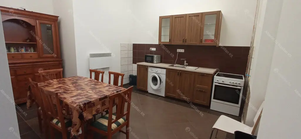 Kiadó albérlet 960000 Ft/hó áron: Budapest, VII. kerület  István utca. Mérete: 110 nm, 3 szobás | Alberlet.hu - 6676017