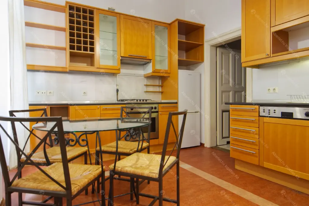 Kiadó albérlet 400000 Ft/hó áron: Budapest, VII. kerület  István utca. Mérete: 136 nm, 4 szobás | Alberlet.hu - 6707604