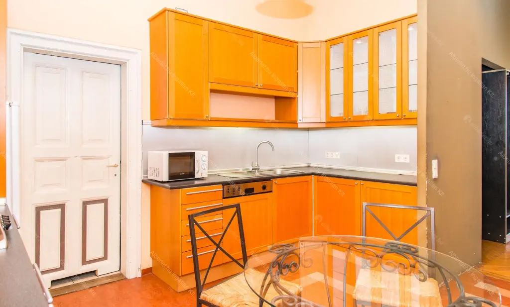 Kiadó albérlet 400000 Ft/hó áron: Budapest, VII. kerület  István utca. Mérete: 136 nm, 4 szobás | Alberlet.hu - 6707609