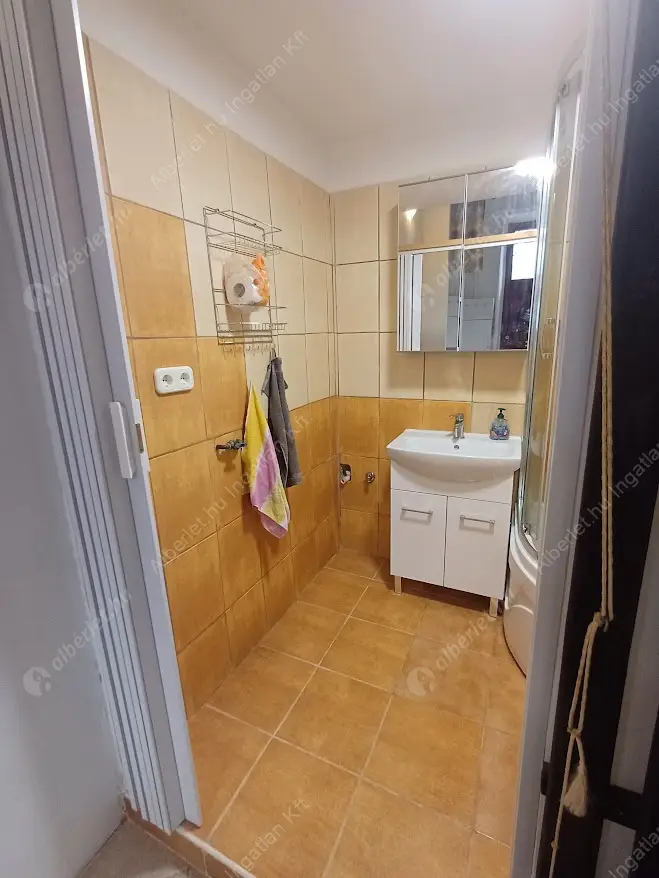 Kiadó albérlet 200000 Ft/hó áron: Budapest, VII. kerület  István utca. Mérete: 44 nm, 2 szobás | Alberlet.hu - 6572630