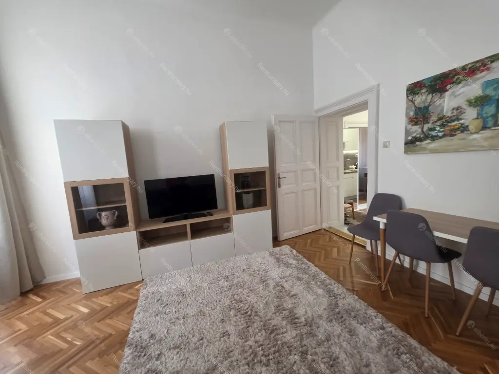 Kiadó albérlet 251000 Ft/hó áron: Budapest, VII. kerület  Izabella utca. Mérete: 46 nm, 1 szobás | Alberlet.hu - 6668056