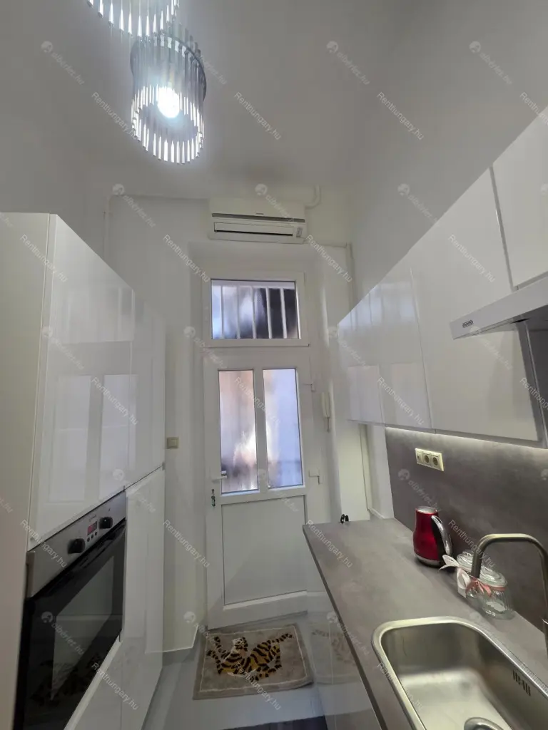 Kiadó albérlet 251000 Ft/hó áron: Budapest, VII. kerület  Izabella utca. Mérete: 46 nm, 1 szobás | Alberlet.hu - 6668058