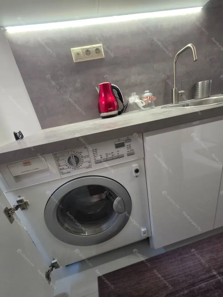 Kiadó albérlet 251000 Ft/hó áron: Budapest, VII. kerület  Izabella utca. Mérete: 46 nm, 1 szobás | Alberlet.hu - 6668061