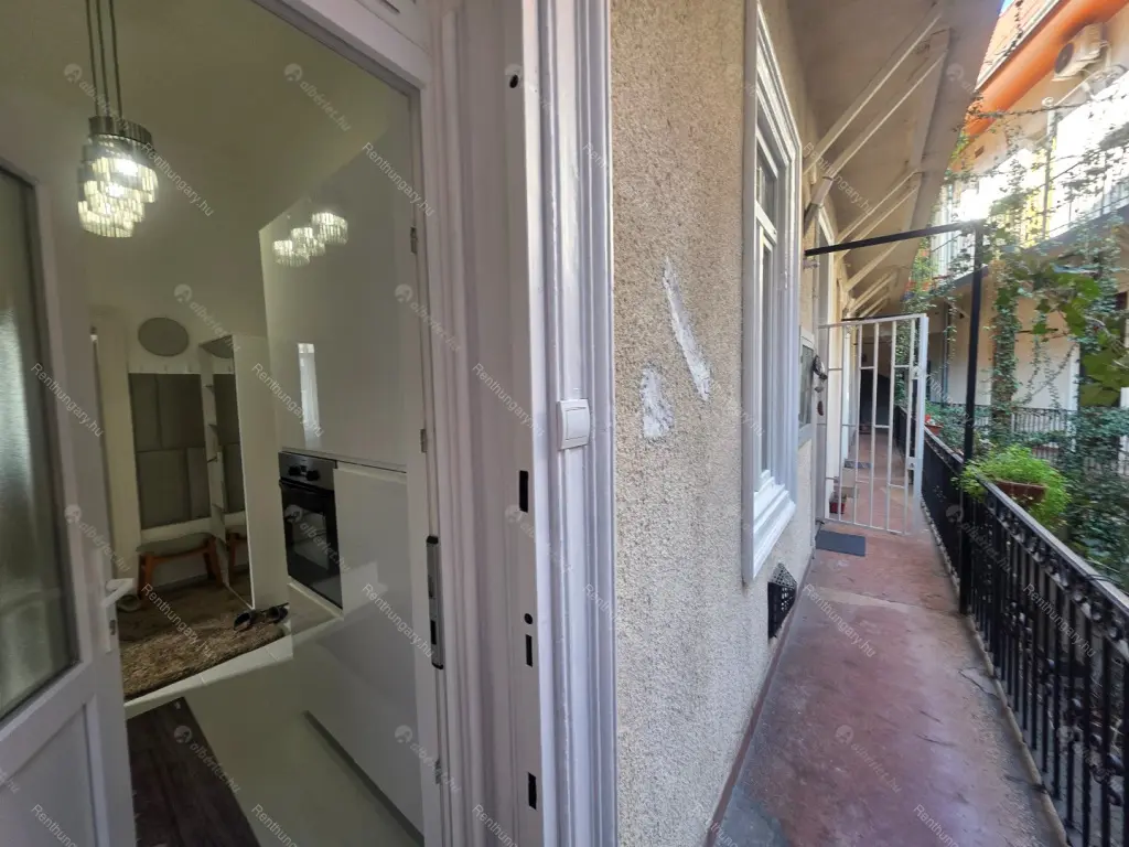 Kiadó albérlet 251000 Ft/hó áron: Budapest, VII. kerület  Izabella utca. Mérete: 46 nm, 1 szobás | Alberlet.hu - 6668065