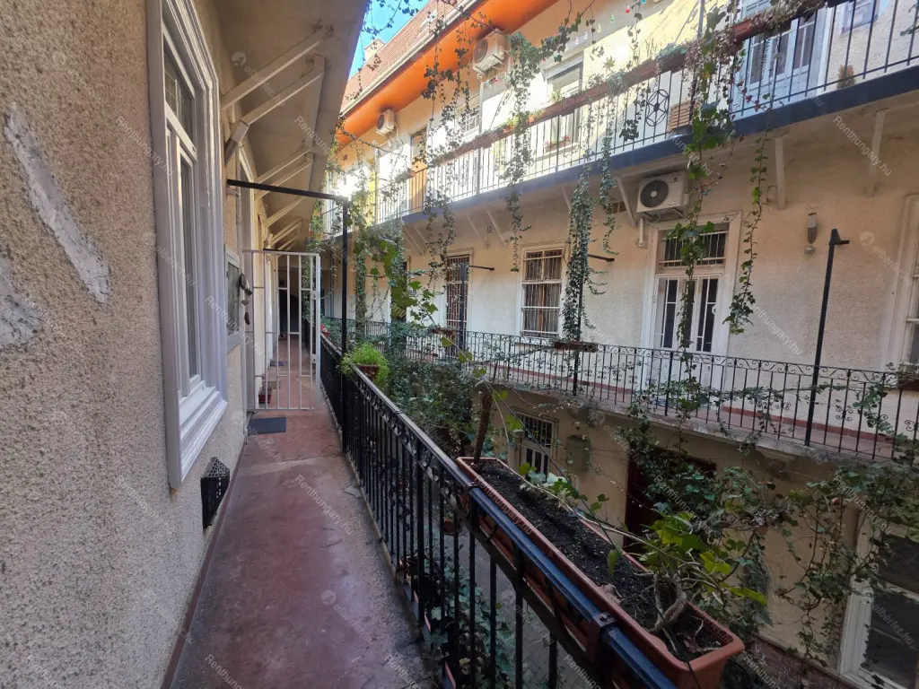 Kiadó albérlet 251000 Ft/hó áron: Budapest, VII. kerület  Izabella utca. Mérete: 46 nm, 1 szobás | Alberlet.hu - 6668066