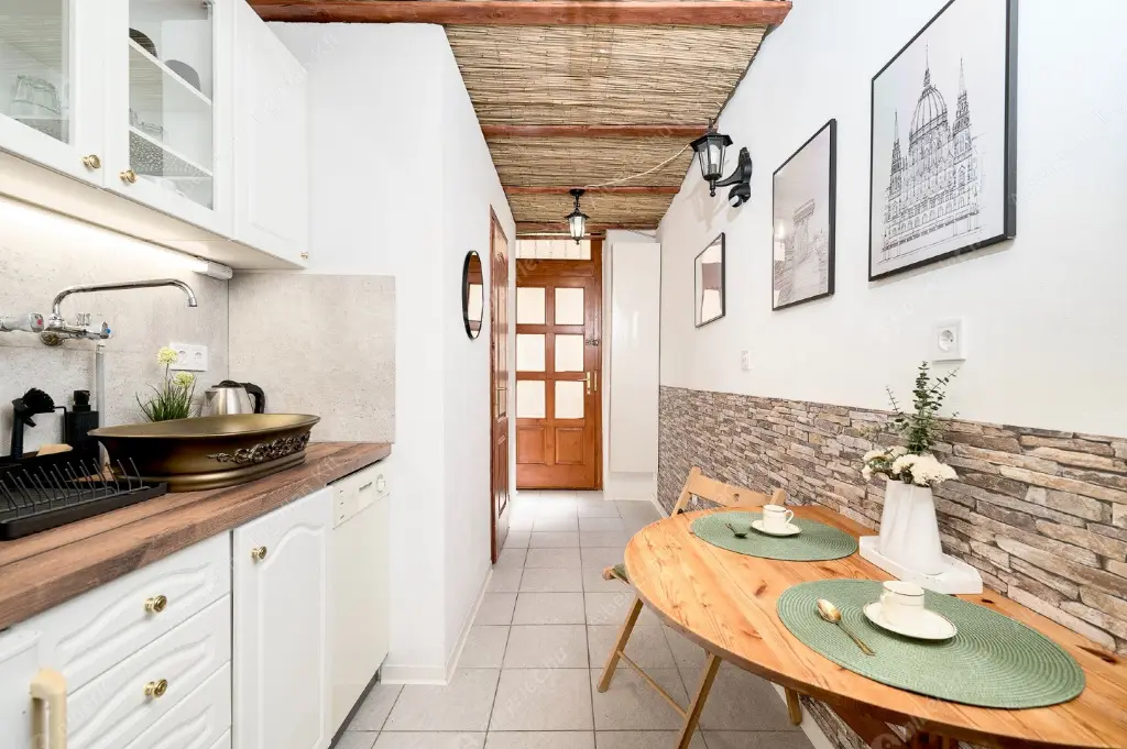 Kiadó albérlet 250000 Ft/hó áron: Budapest, VII. kerület  Jósika utca. Mérete: 35 nm, 1 szobás | Alberlet.hu - 6563018