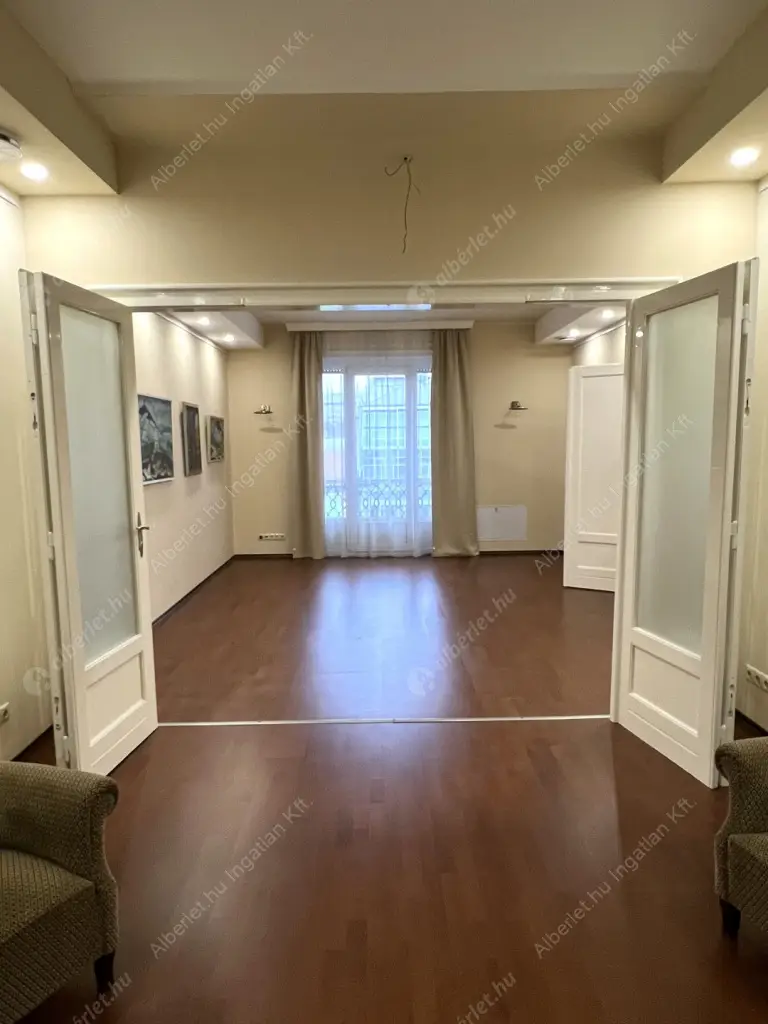 Kiadó albérlet 1200000 Ft/hó áron: Budapest, VII. kerület  Károly körút. Mérete: 100 nm, 4 szobás | Alberlet.hu - 6589394