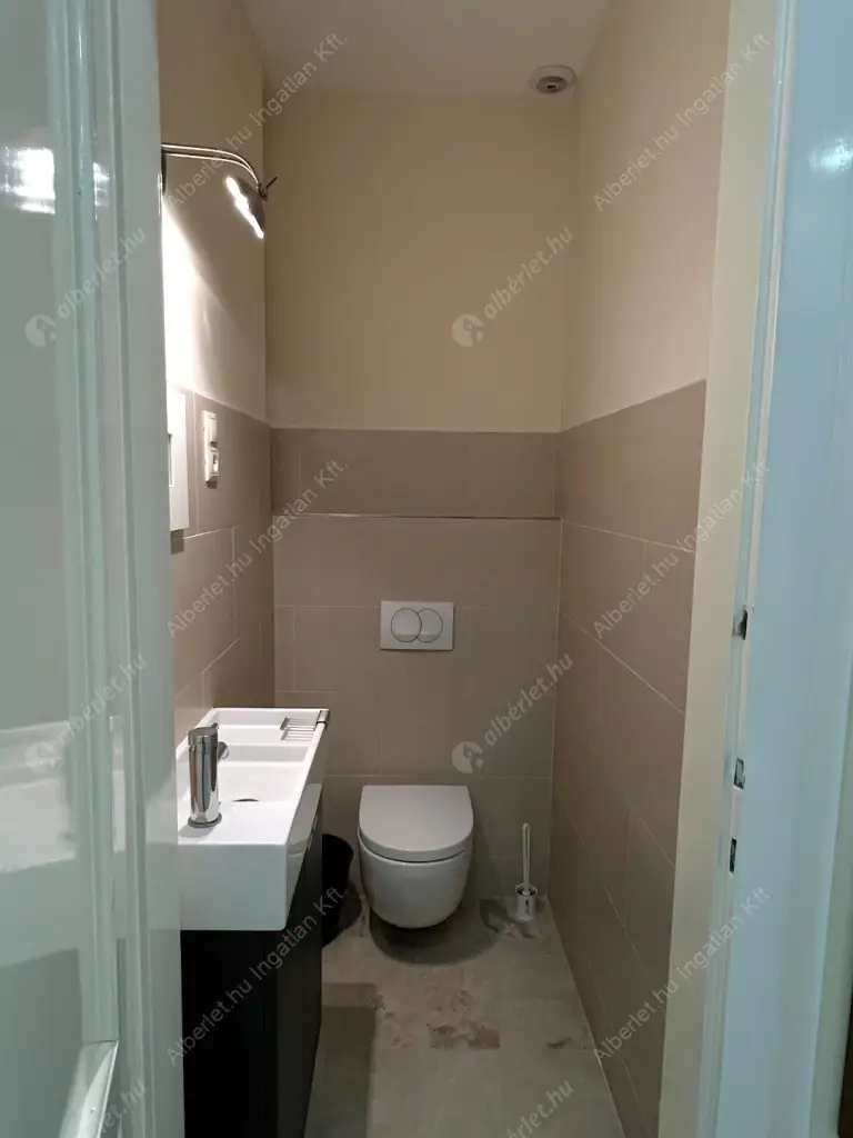 Kiadó albérlet 1200000 Ft/hó áron: Budapest, VII. kerület  Károly körút. Mérete: 100 nm, 4 szobás | Alberlet.hu - 6589403