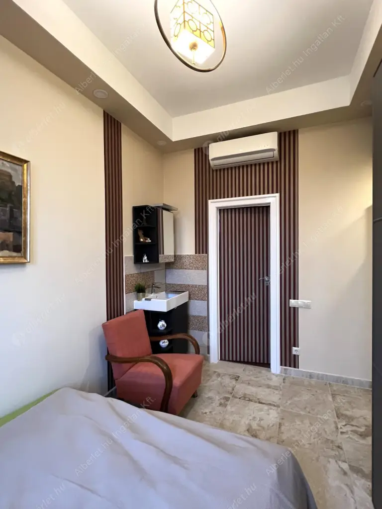 Kiadó albérlet 850000 Ft/hó áron: Budapest, VII. kerület  Károly körút. Mérete: 100 nm, 4 szobás | Alberlet.hu - 6616232