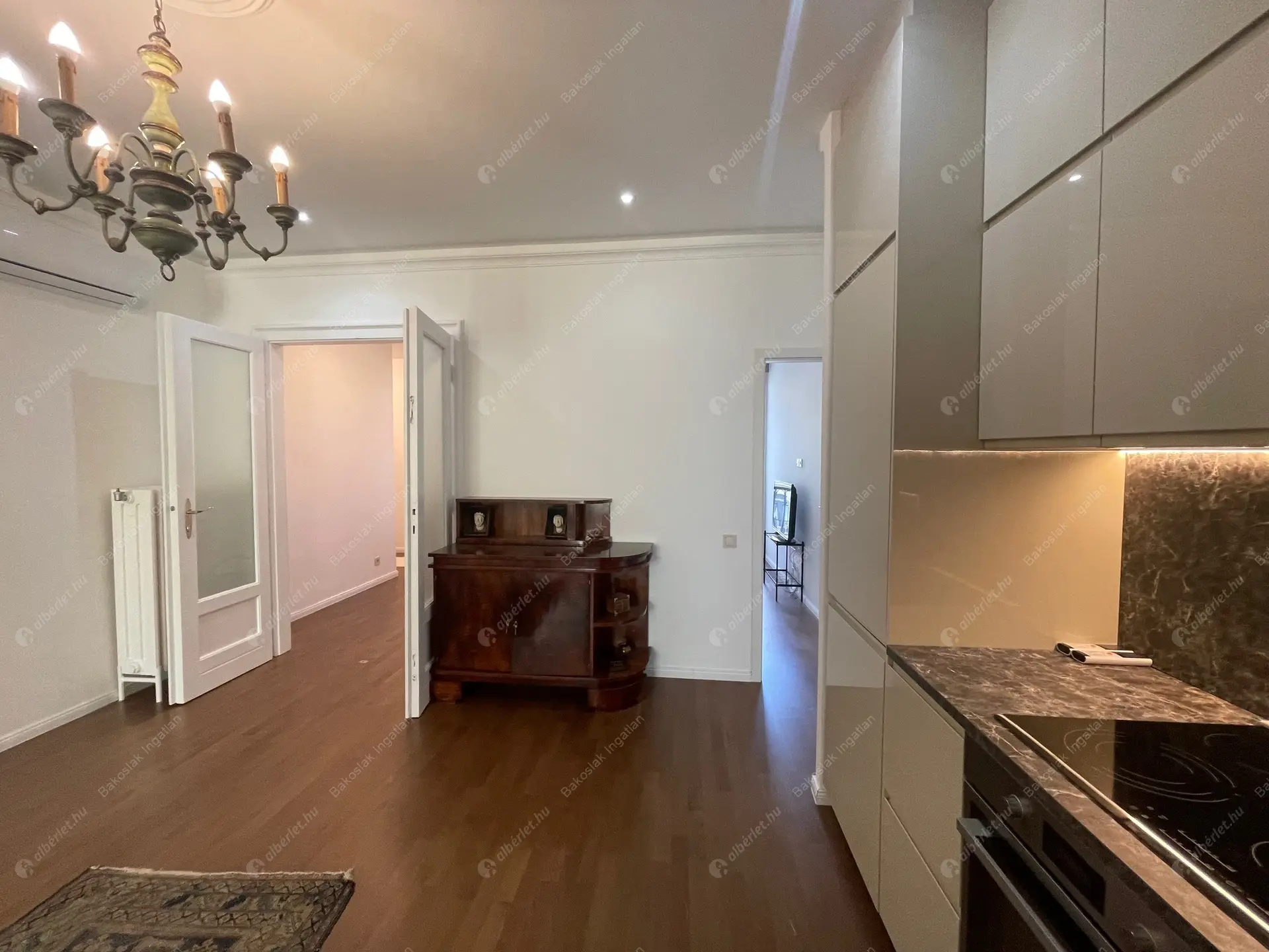 Kiadó albérlet 620000 Ft/hó áron: Budapest, VII. kerület  Károly körút. Mérete: 105 nm, 4 szobás | Alberlet.hu - 6211191