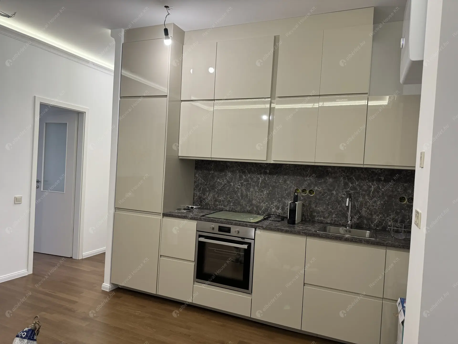 Kiadó albérlet 697000 Ft/hó áron: Budapest, VII. kerület  Károly körút. Mérete: 110 nm, 4 szobás | Alberlet.hu - 6214218