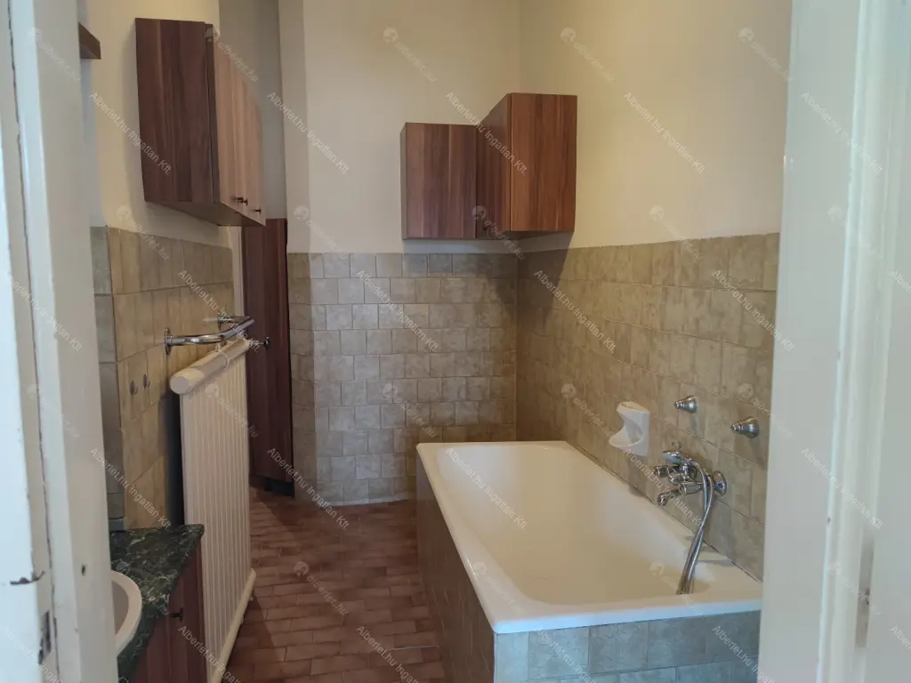 Kiadó albérlet 1200000 Ft/hó áron: Budapest, VII. kerület  Károly körút. Mérete: 114 nm, 5 szobás | Alberlet.hu - 6651517